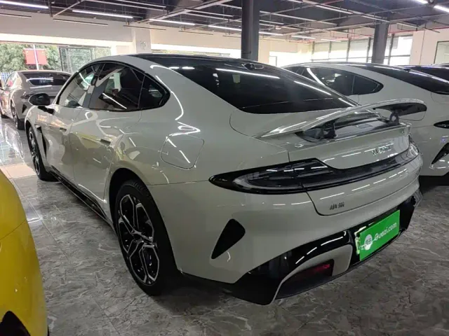 Xiaomi SU7 — Фото автомобиля 4