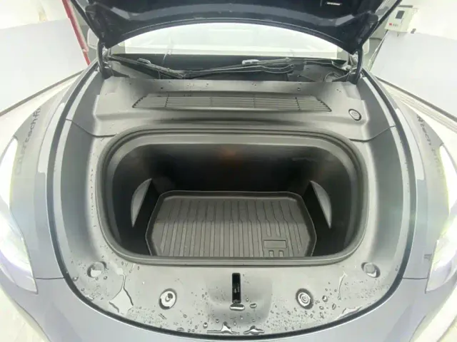 Tesla Model Y — Фото автомобиля 12