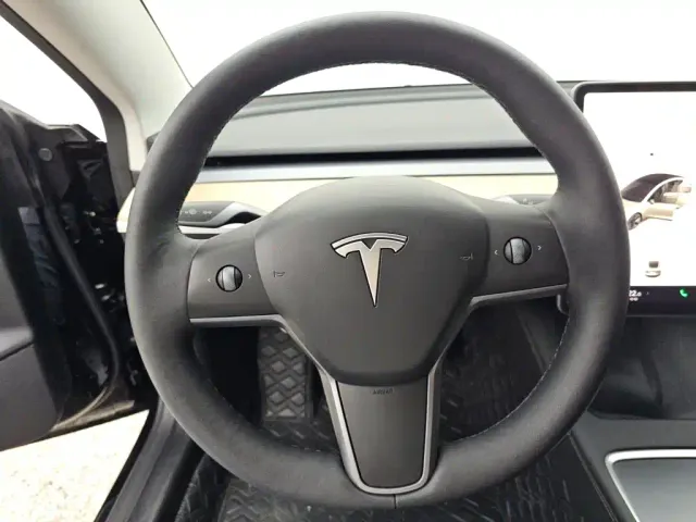 Tesla Model 3 — Фото автомобиля 9