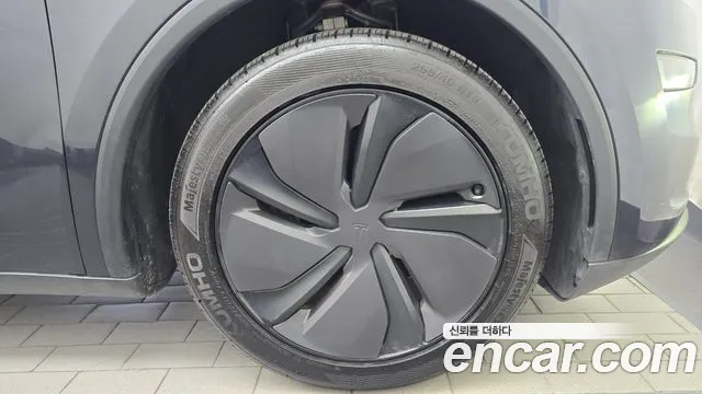Tesla Model Y — Фото автомобиля 6