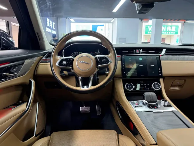 Jaguar F-Pace — Фото автомобиля 7