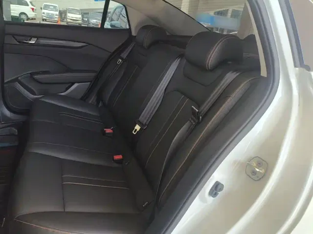 Dongfeng Yixuan — Фото автомобиля 16