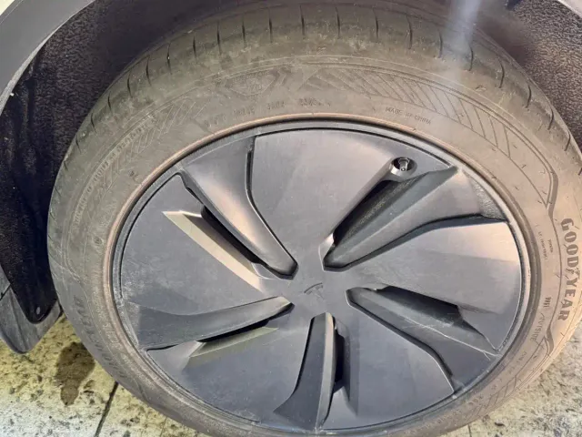 Tesla Model Y — Фото автомобиля 13