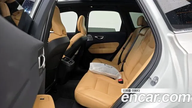 Вольво XC60 — Фото автомобиля 10
