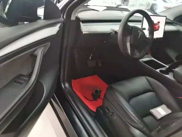 Tesla Model Y — Фото автомобиля 15