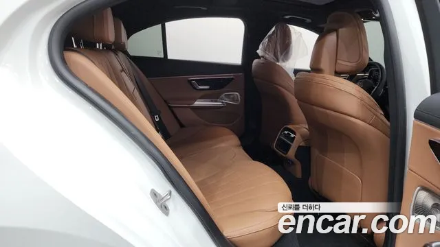 Mercedes-Benz E-Class — Фото автомобиля 17