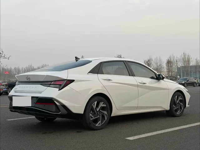 Hyundai Elantra — Фото автомобиля 7
