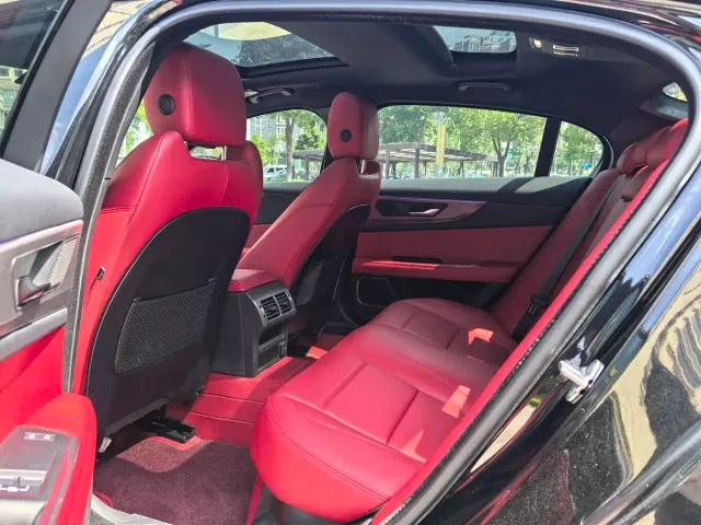 Jaguar XEL — Фото автомобиля 5