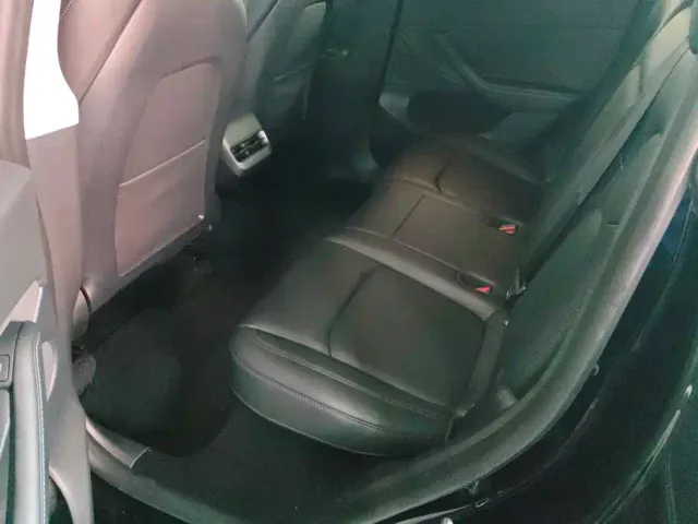 Tesla Model Y — Фото автомобиля 11