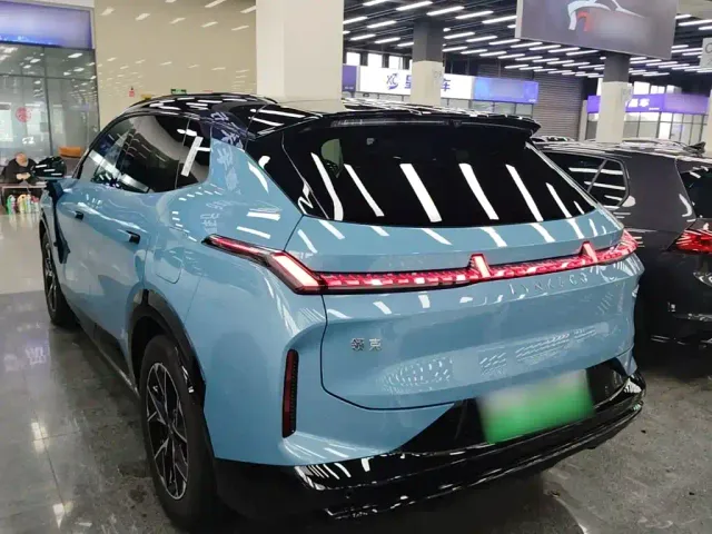 Lynk & Co 08 EM-P — Фото автомобиля 4