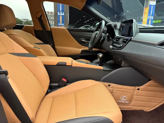 Lexus ES — Фото автомобиля 13