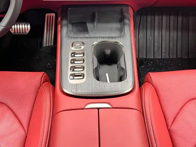 Xiaomi SU7 — Фото автомобиля 14