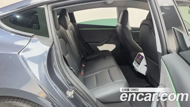 Tesla Model 3 — Фото автомобиля 12