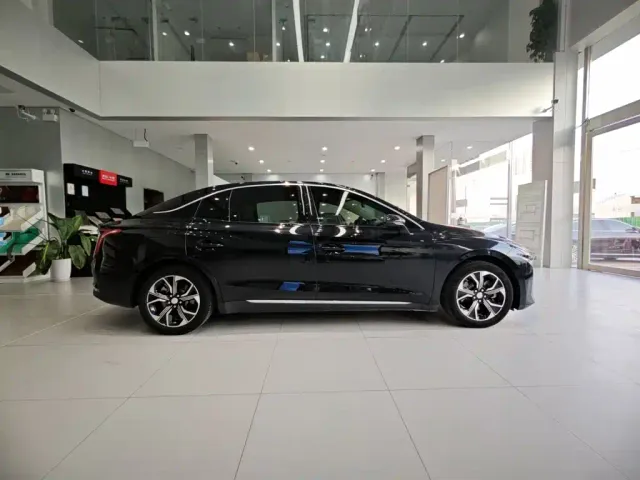 Hongqi E-QM5 — Фото автомобиля 15