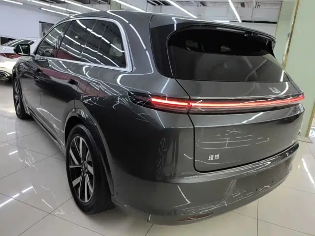 Li Auto L7 — Фото автомобиля 4