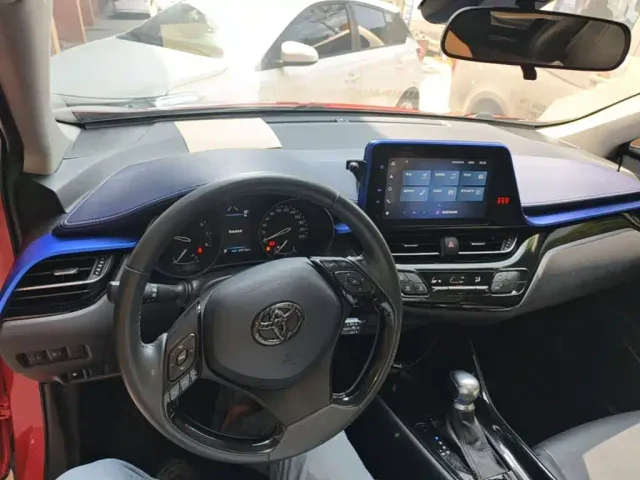 Toyota C-HR — Фото автомобиля 9