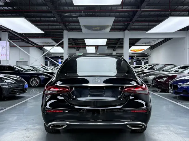 Mercedes-Benz E-Class — Фото автомобиля 20
