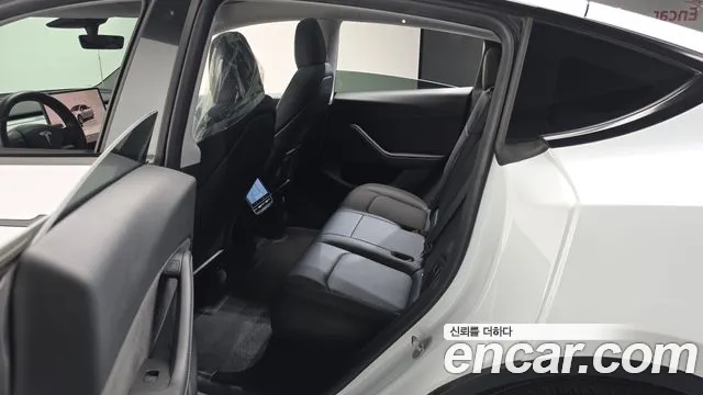 Tesla Model Y — Фото автомобиля 10