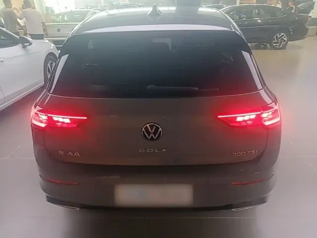 Volkswagen Golf — Фото автомобиля 5