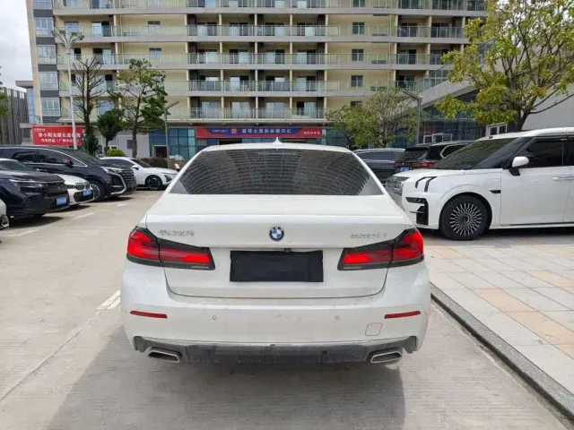 BMW 5 Series — Фото автомобиля 4