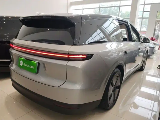 Li Auto i8 — Фото автомобиля 6