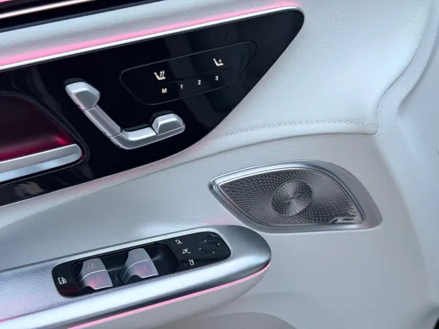 Mercedes-Benz EQE SUV — Фото автомобиля 13