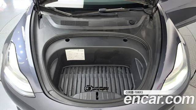 Tesla Model 3 — Фото автомобиля 6