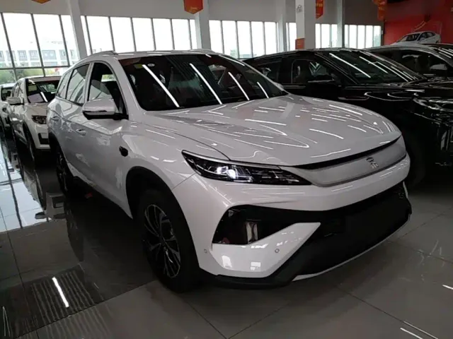 BYD Song Pro — Фото автомобиля 3