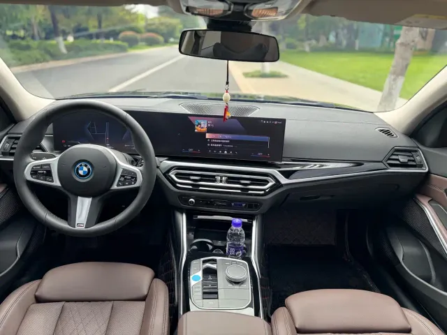 BMW i3 — Фото автомобиля 14