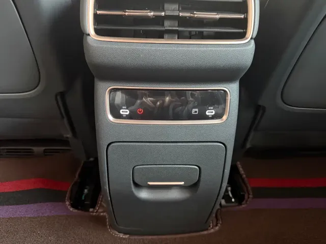 Dongfeng eπ 008 — Фото автомобиля 18