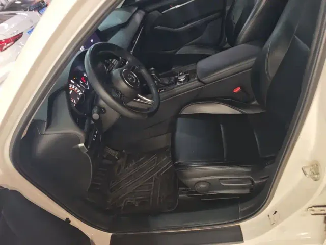 Mazda Axela — Фото автомобиля 14