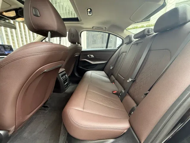 BMW 3 Series — Фото автомобиля 9