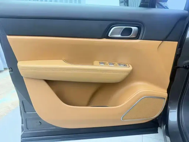 Li Auto ONE — Фото автомобиля 7