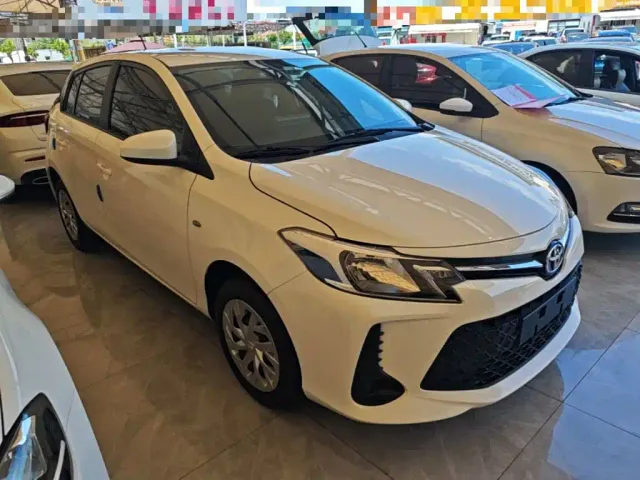 Toyota Vios FS — Фото автомобиля 3