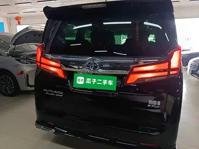 Toyota Alphard — Фото автомобиля 5