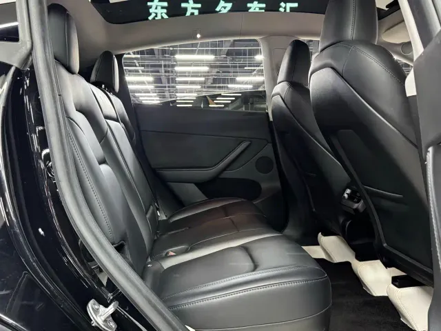 Tesla Model Y — Фото автомобиля 18