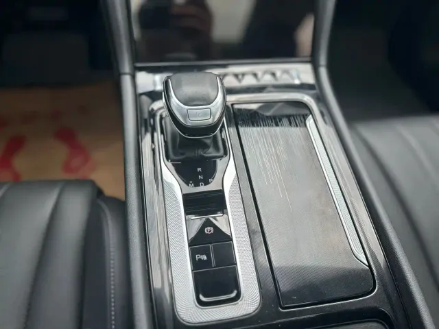 Hongqi H5 — Фото автомобиля 23