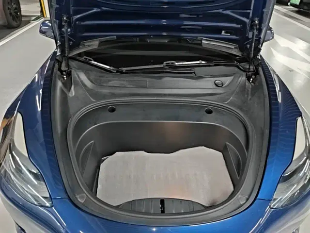 Tesla Model 3 — Фото автомобиля 19