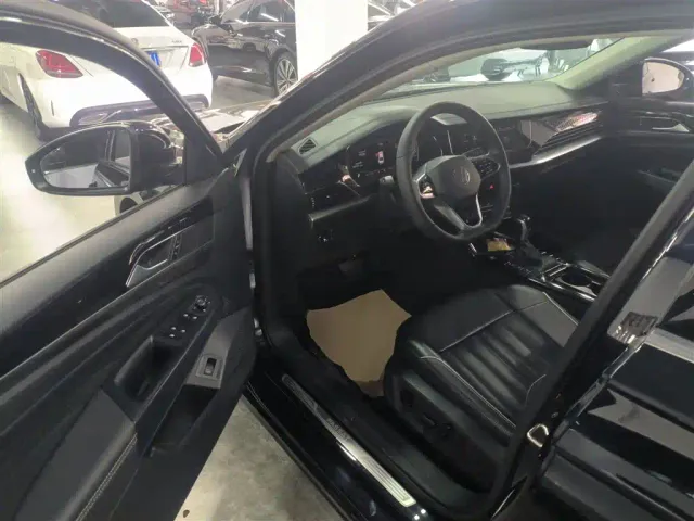 Volkswagen Passat — Фото автомобиля 15