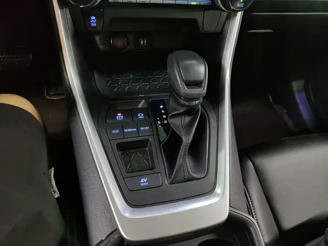 Toyota RAV4 — Фото автомобиля 13