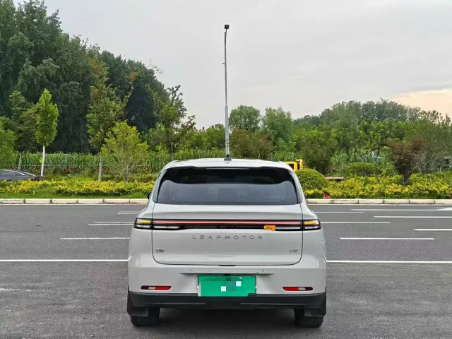 Leapmotor C10 — Фото автомобиля 8