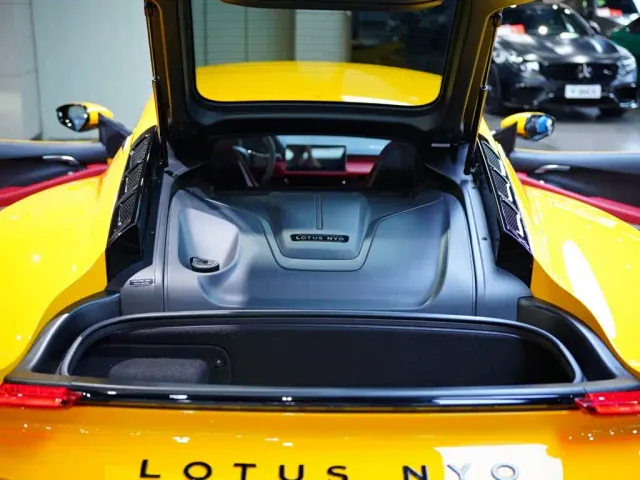 Lotus Emira — Фото автомобиля 23