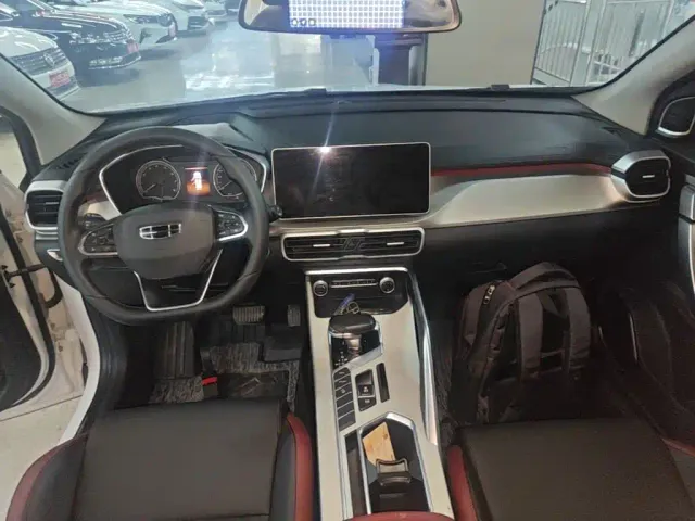 Geely Binyue — Фото автомобиля 9