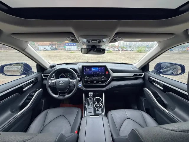 Toyota Highlander — Фото автомобиля 17