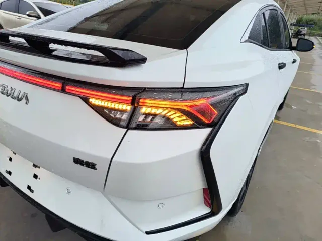 Dongfeng Yixuan — Фото автомобиля 7