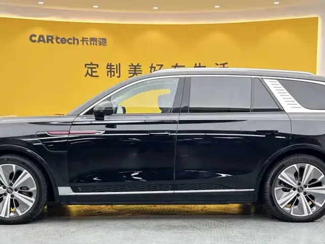 Hongqi E-HS9 — Фото автомобиля 7
