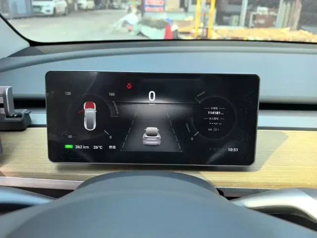 Tesla Model Y — Фото автомобиля 11