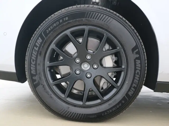 Li Auto MEGA — Фото автомобиля 6