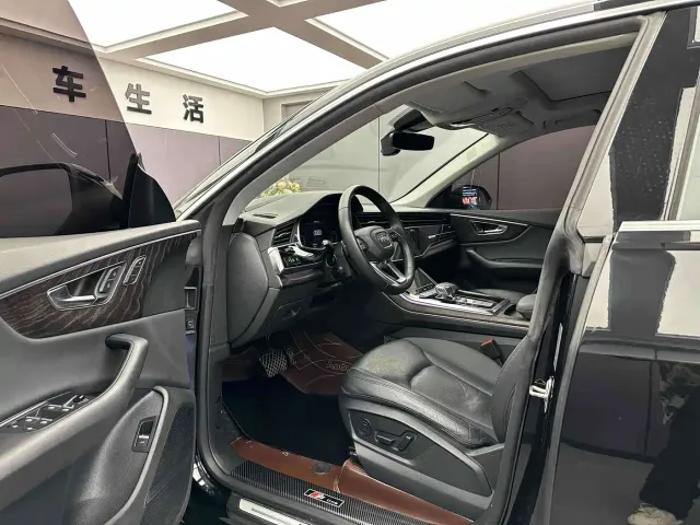 Audi Q8 — Фото автомобиля 4