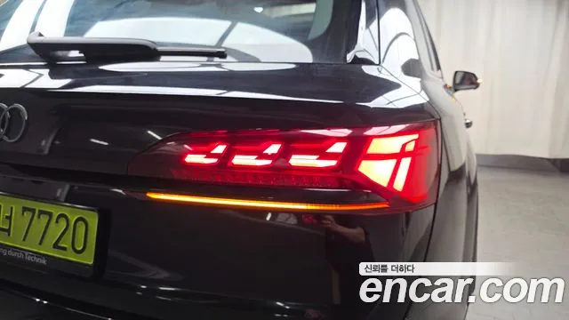 Audi SQ7 — Фото автомобиля 23